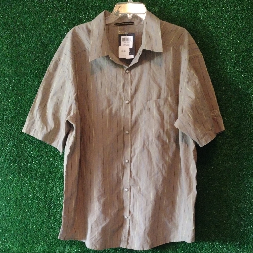 Mount Hardware  Men's Casual Gray Button Down Shirt
